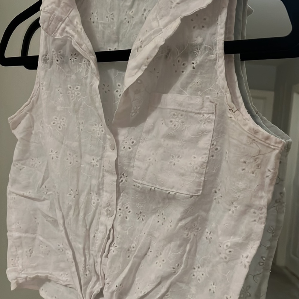 Love Notes Eyelet Collared Button Up Tie Front Ta… - image 6